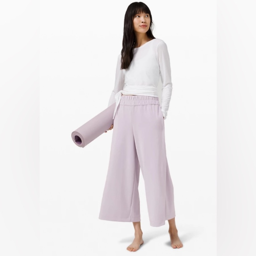 Lululemon Seek Softness Mid-Rise Crop in Lilac